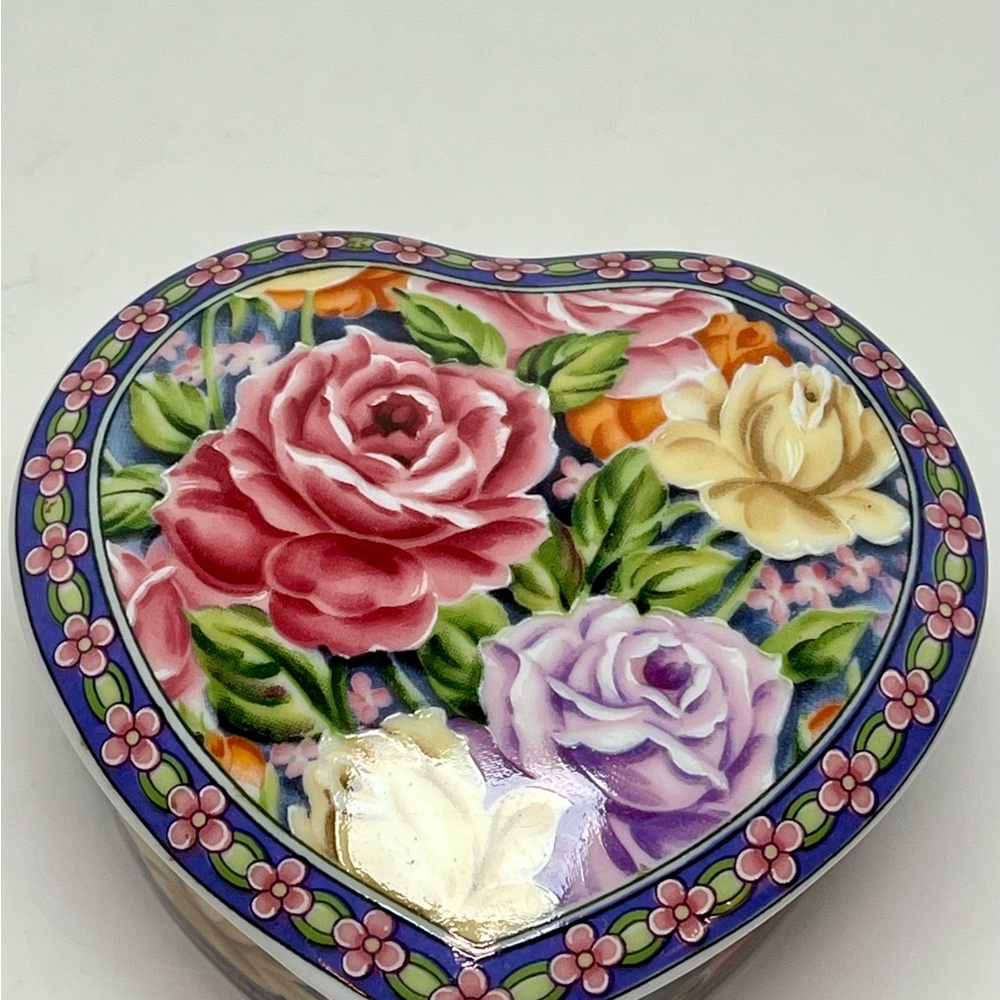 Lefton Heart Shaped Trinket Box Multicolored Roses 1992